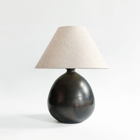 <a href="https://www.lavivahome.mom/shop/lighting/barro-burnido-table-lamps/">Barro Bruñido Collection</a><br /><span style="font-size:9pt;" > Barro Negro Lamp</span>