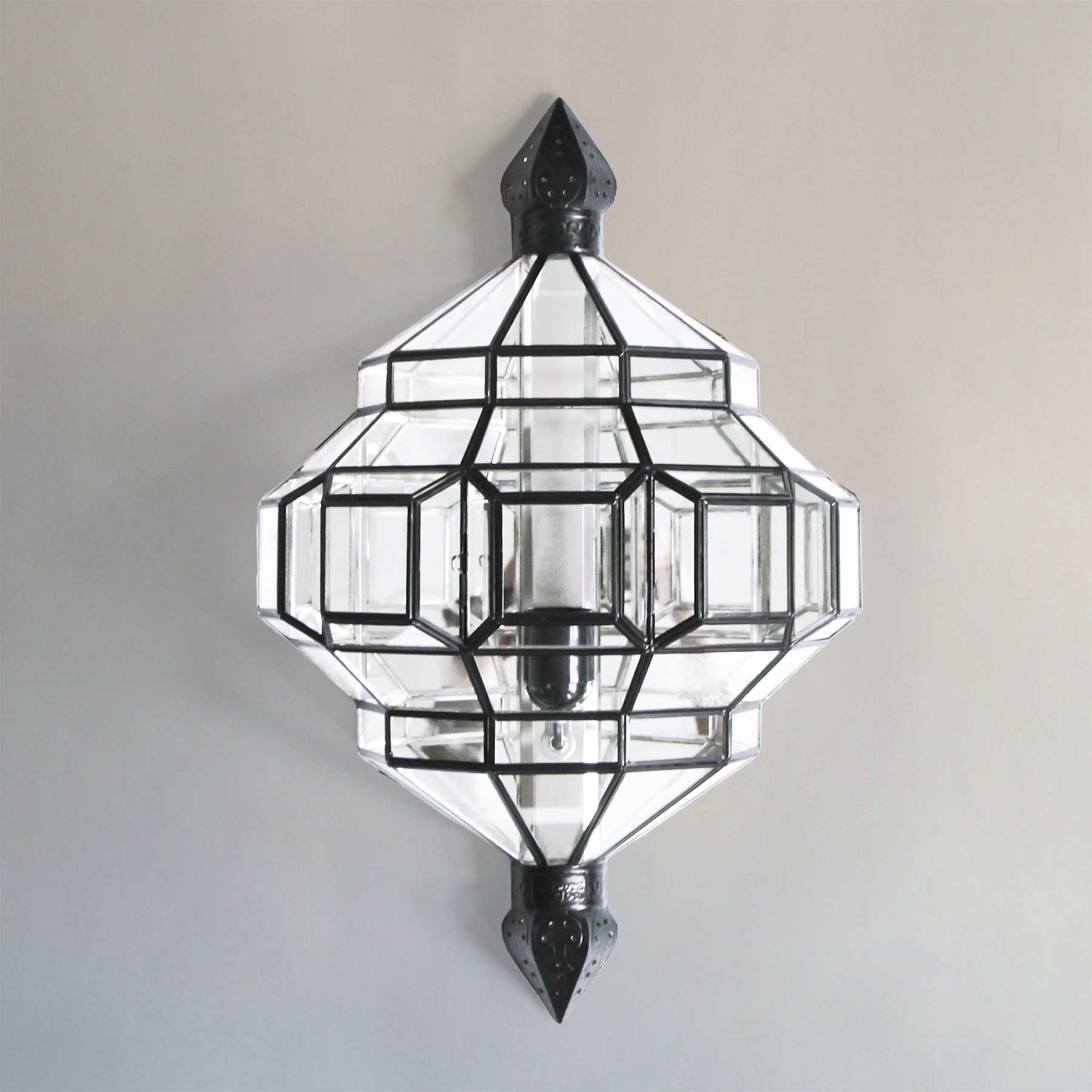 <a href="https://www.lavivahome.mom/shop/lighting/granada-lanterns/">Granada Lanterns</a><br /><span style="font-size:9pt;" > Alhambra Sconce</span>