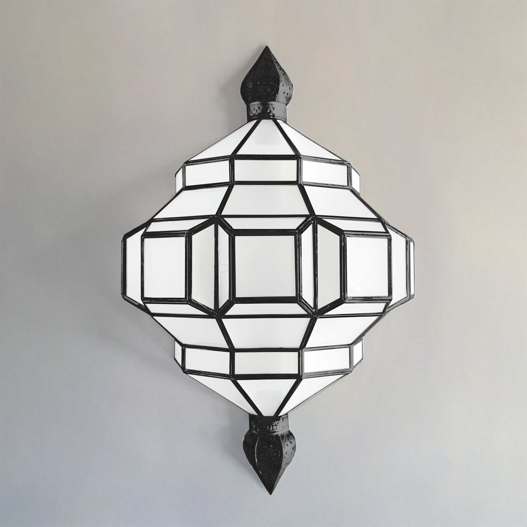 <a href="https://www.lavivahome.mom/shop/lighting/granada-lanterns/">Granada Lanterns</a><br /><span style="font-size:9pt;" > Alhambra Sconce</span>