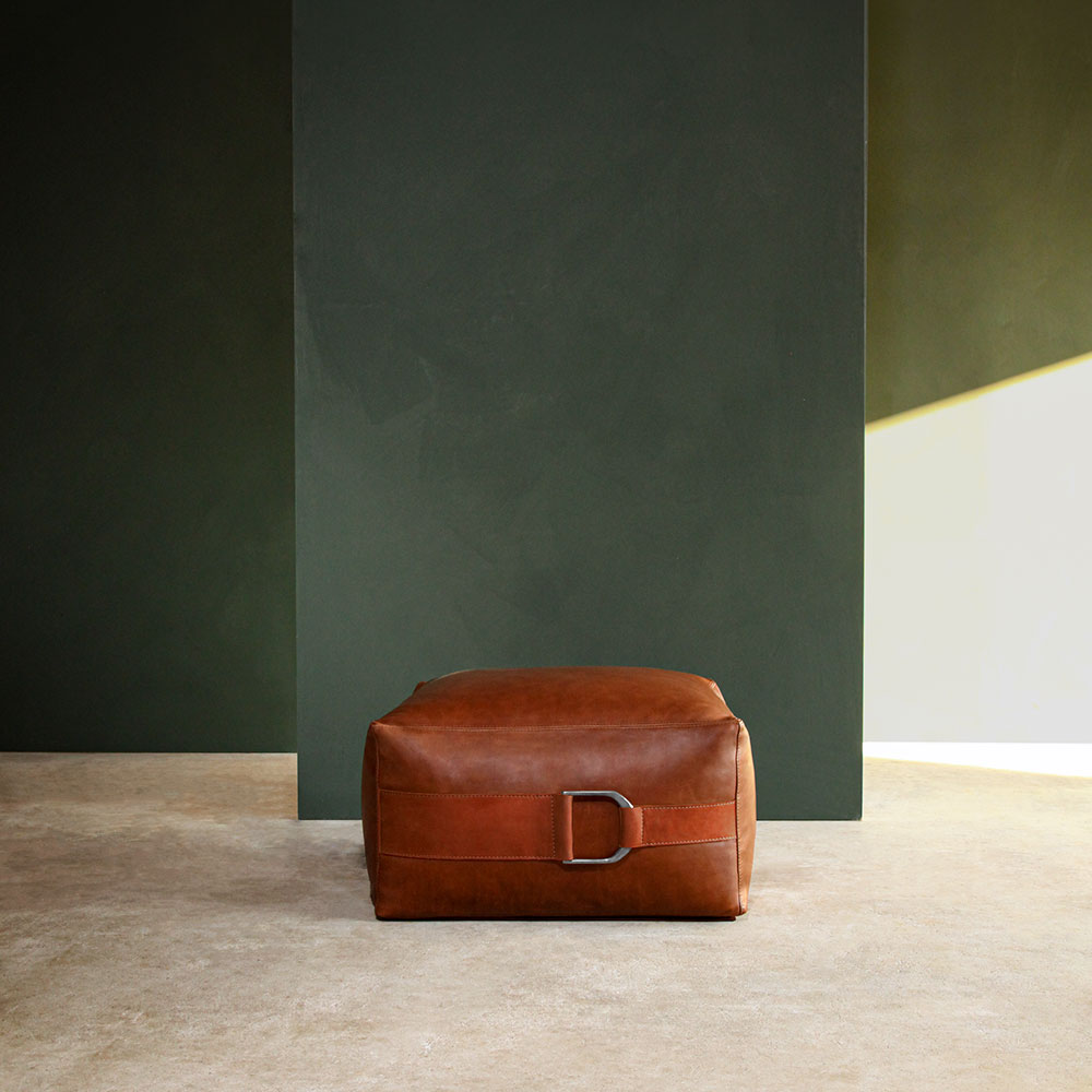 Talabartero-Leather_Pouf_Almendra_Green-wall_slide