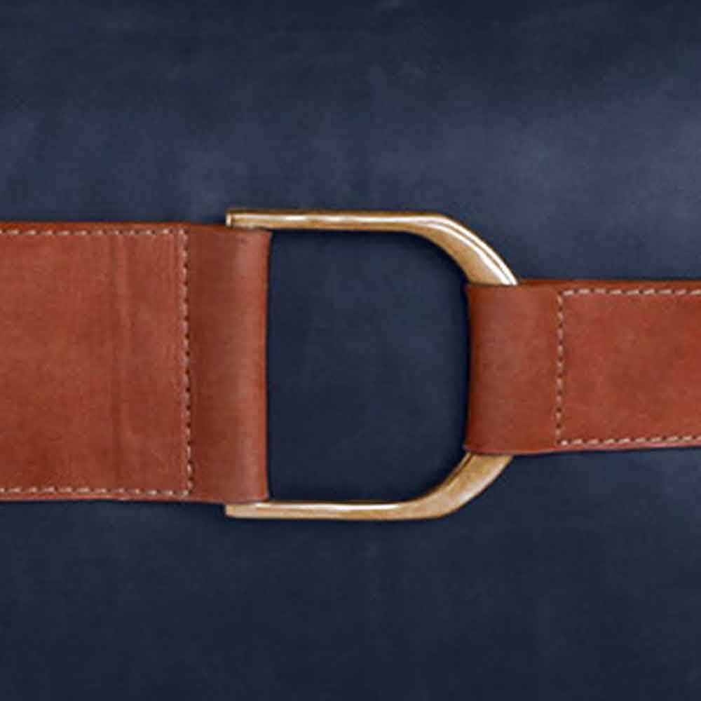 Talabartero-pouf_leather-detail_cobalto_twotone_brass