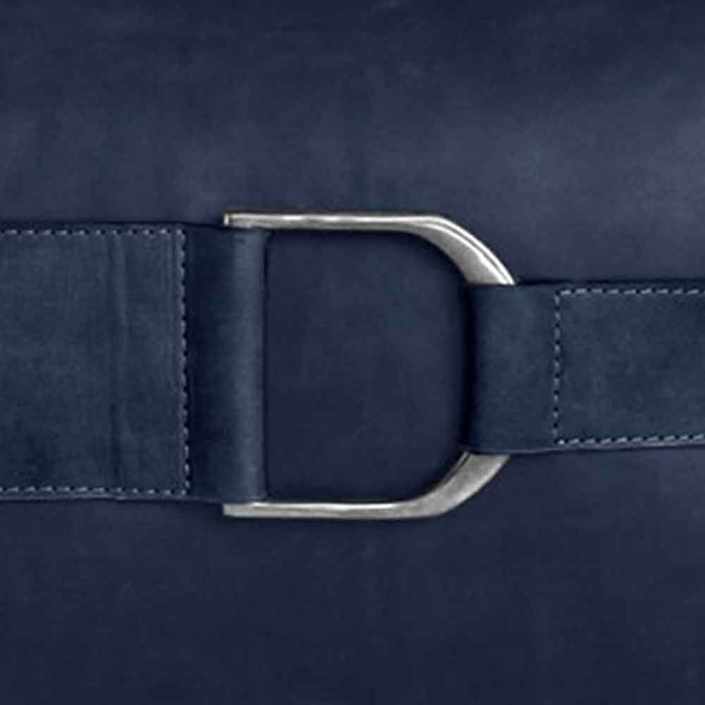 Talabartero-pouf_buckle-detail_cobalto