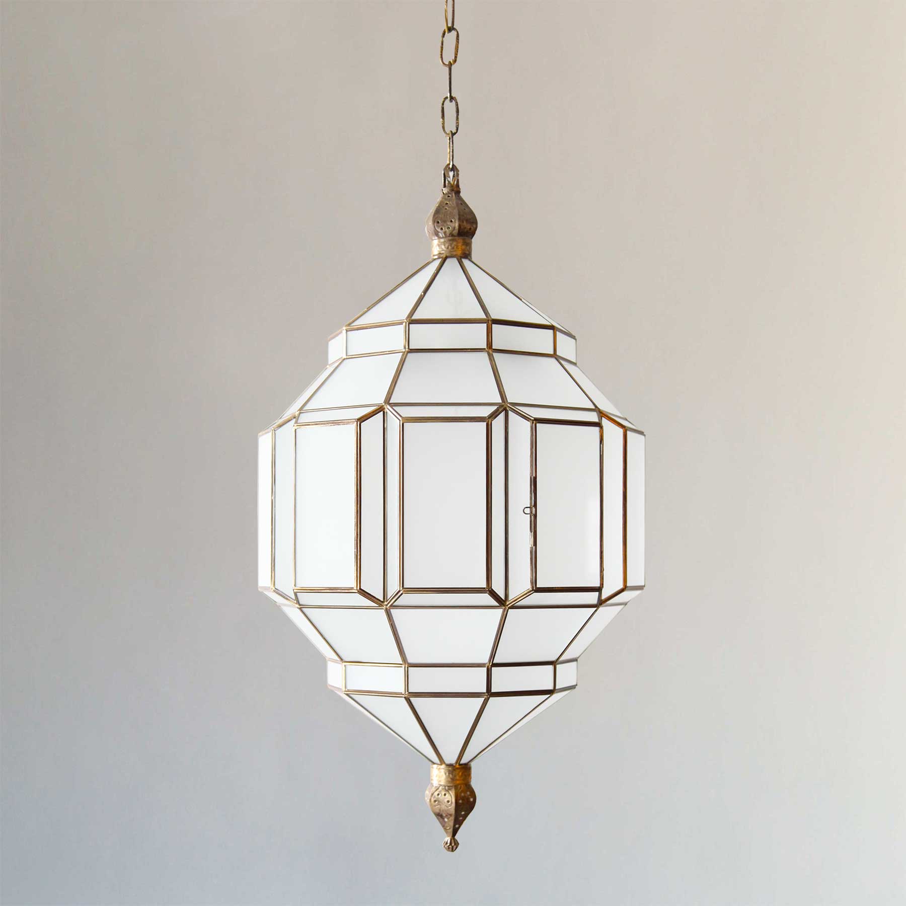 <a href="https://www.lavivahome.mom/shop/lighting/granada-lanterns/">Granada Lanterns</a><br /><span style="font-size:9pt;" > Alhambra II</span>