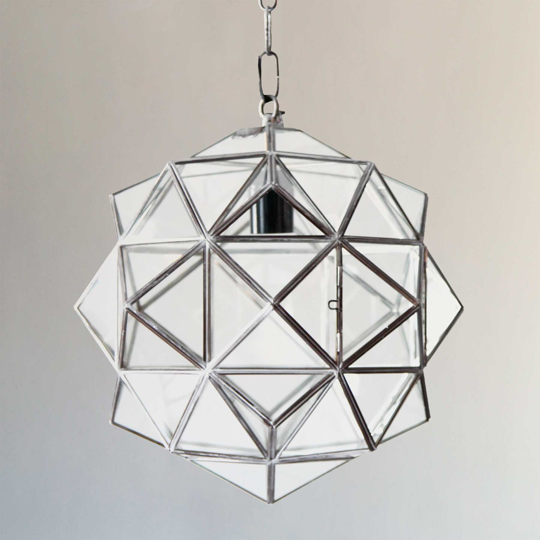 <a href="https://www.lavivahome.mom/shop/lighting/granada-lanterns/">Granada Lanterns</a><br /><span style="font-size:9pt;" > Rombus</span>