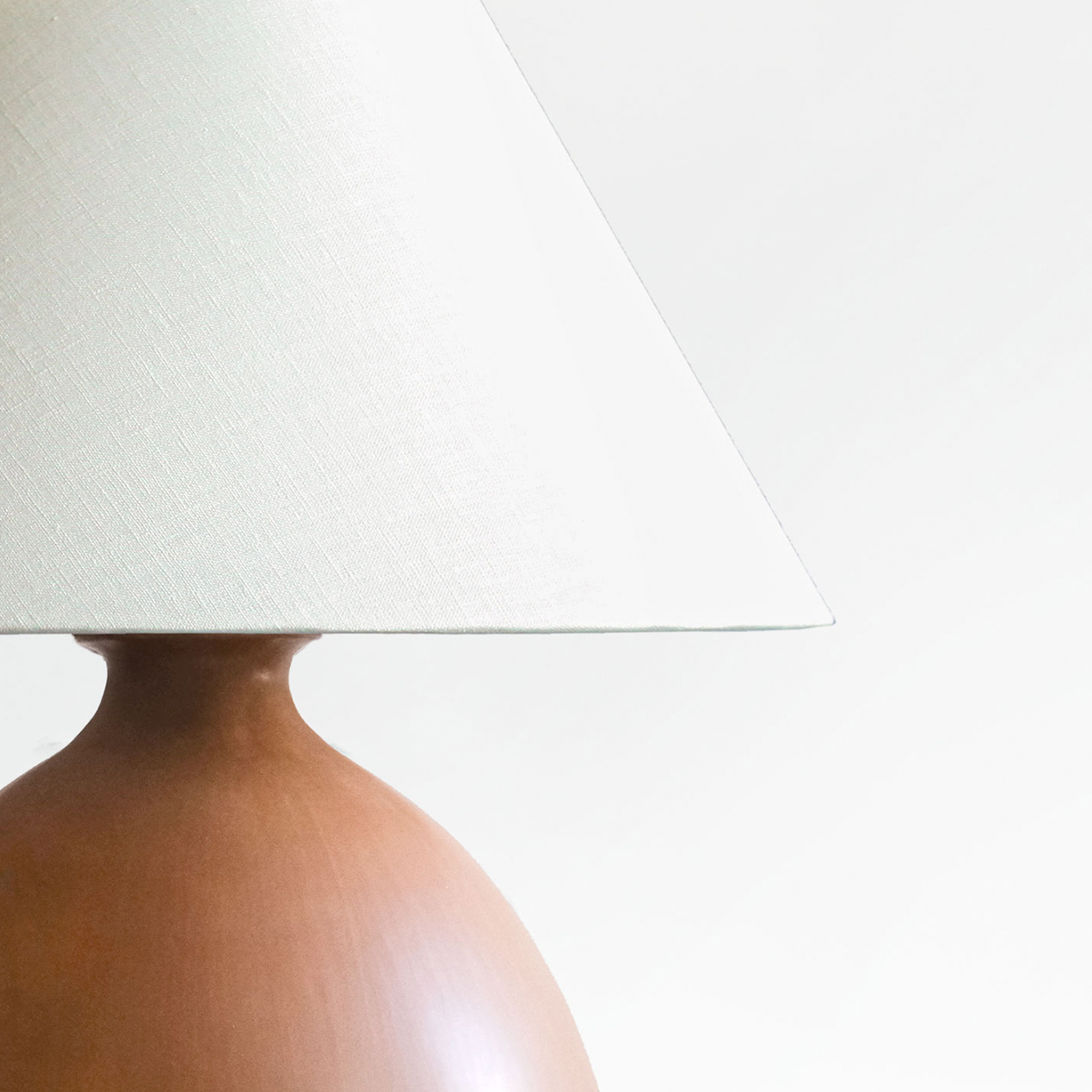Barro-Terra-Table-Lamp_White-Shade_Detail