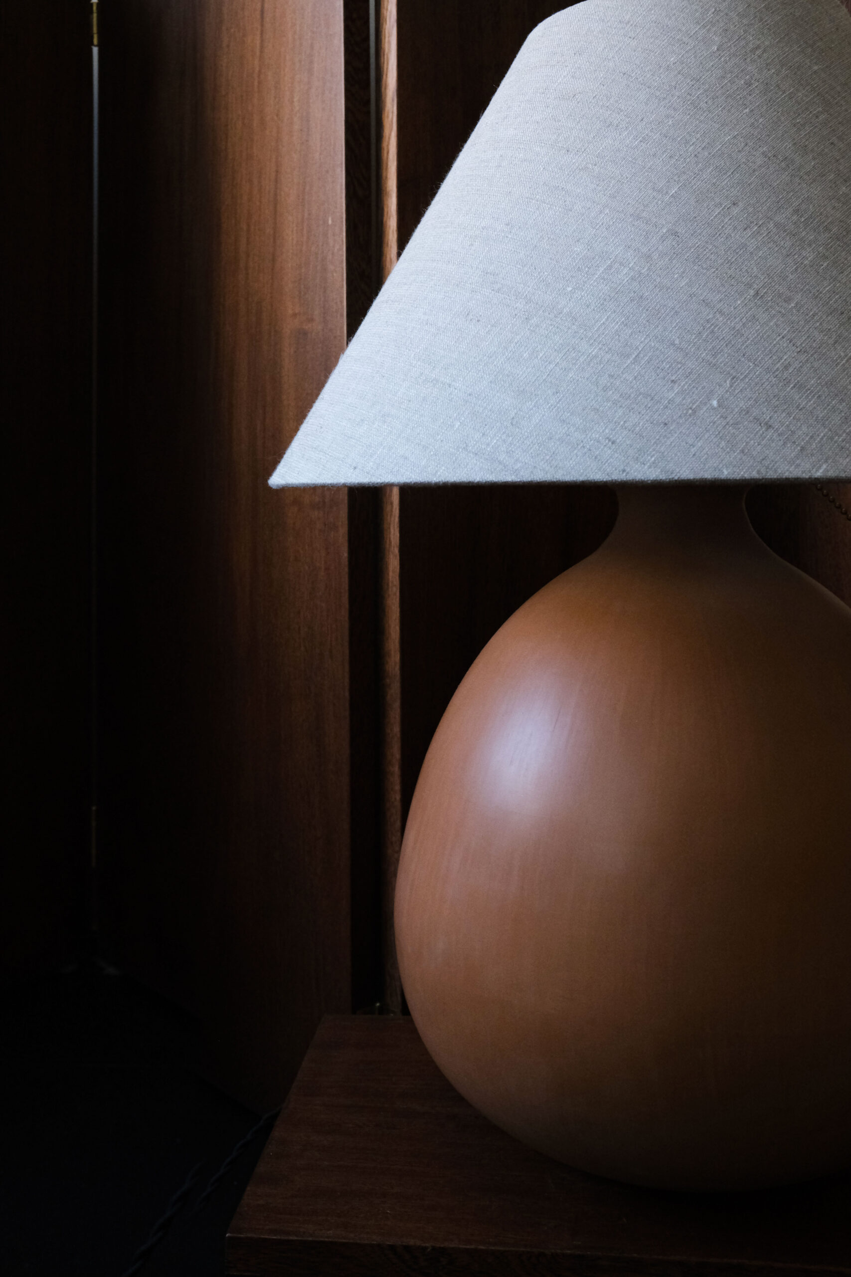 Barro-Terra_against-wood-screen Barro Terra Table Lamp with linen shade