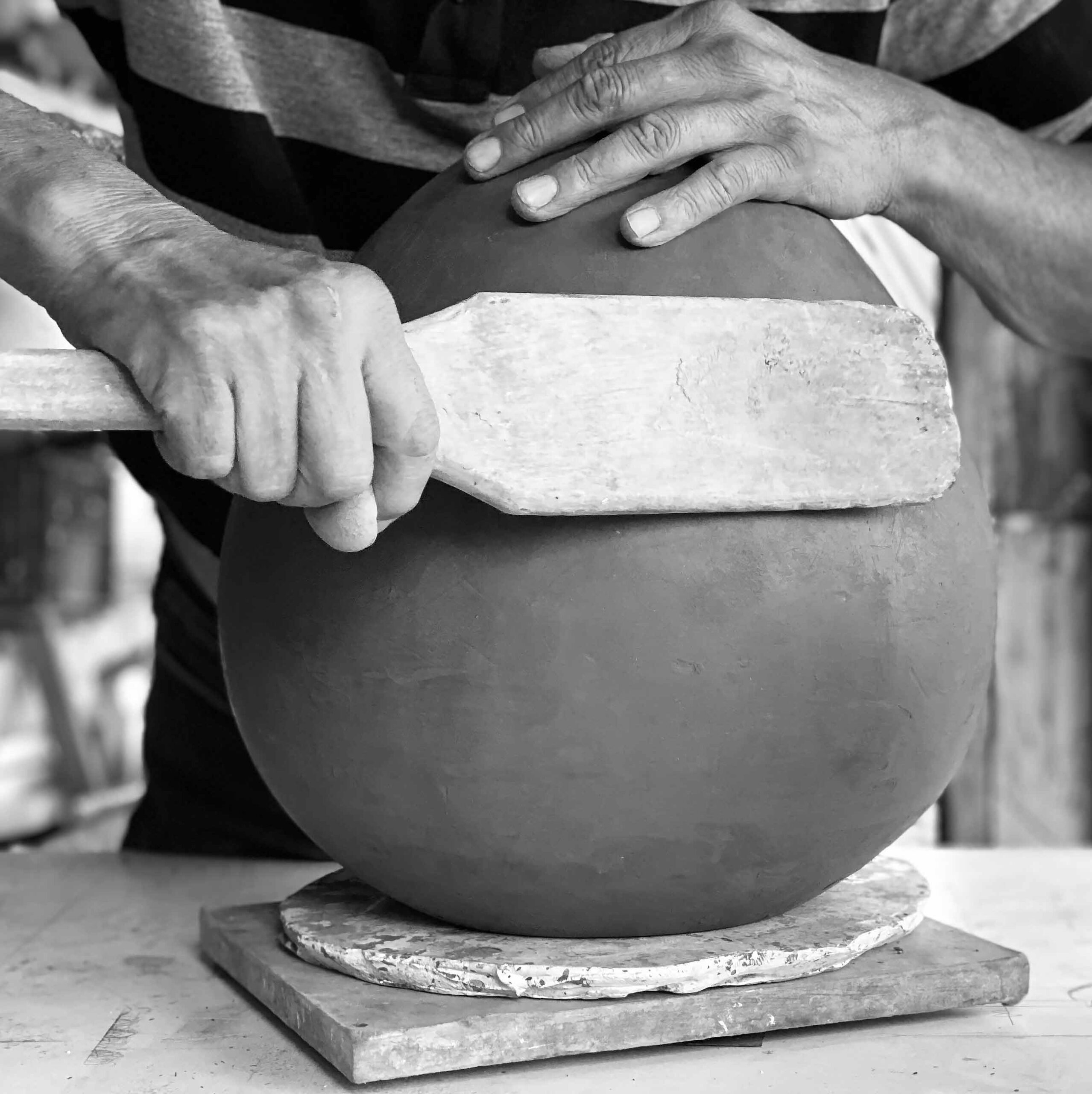 lavivahome-3 shaping the clay.