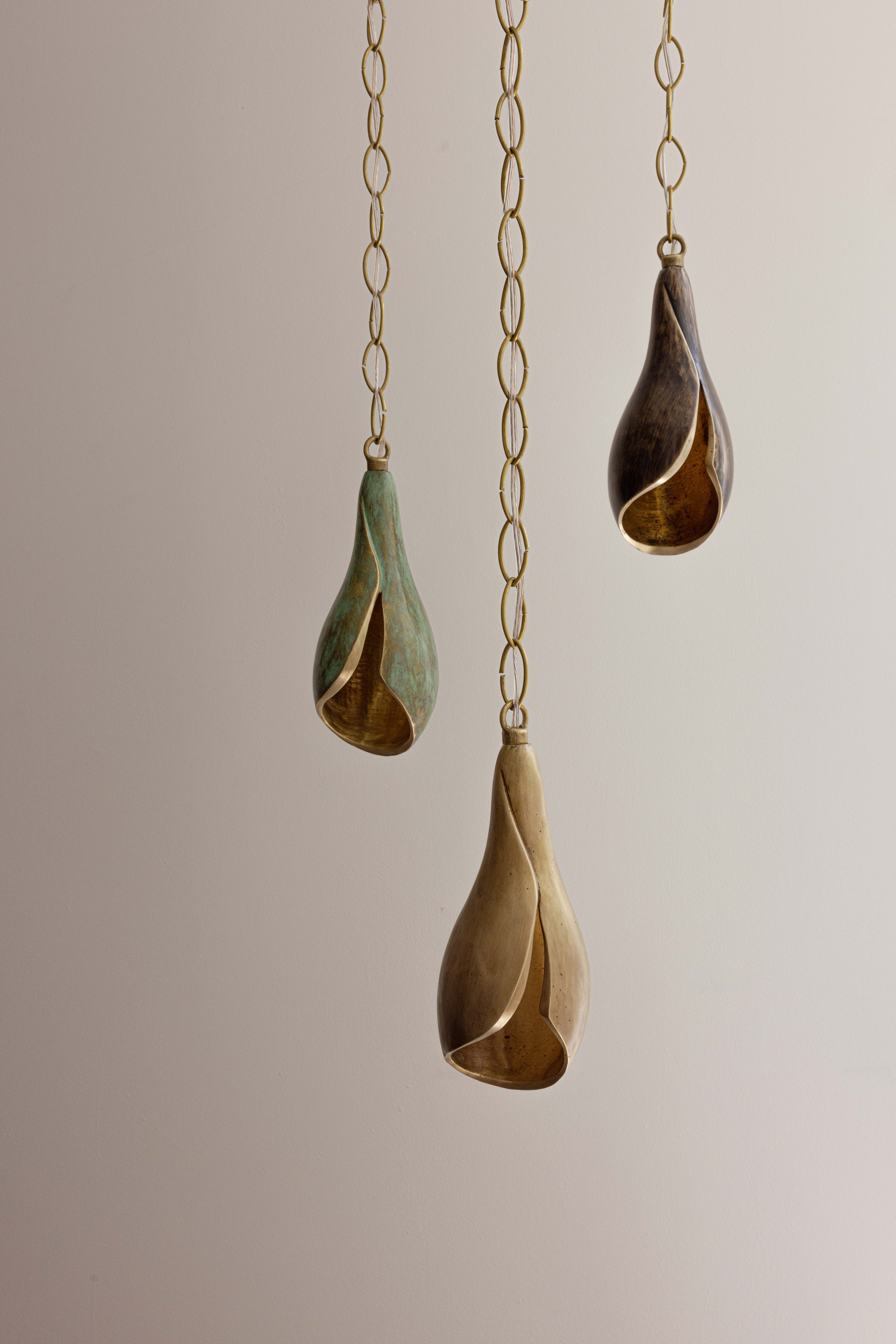 L'AvivaHome_Flor de Bronce_Lirio Pendant_PhotoByAlejandroRamirez_019