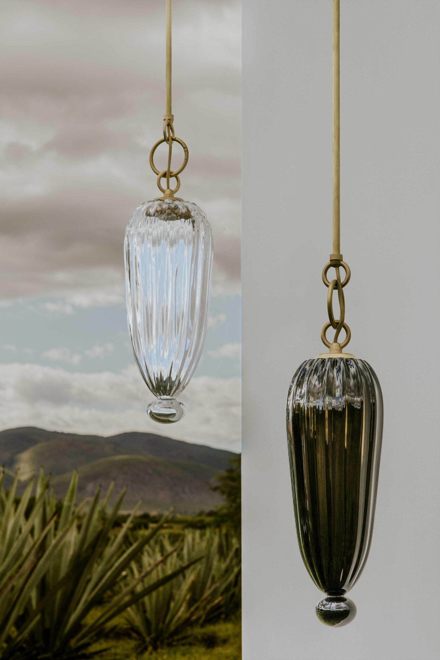 Cuishe pendants in clear and obsidian glass